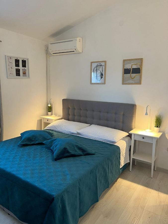 Apartments And Rooms Lorena 236 Rovinj Bagian luar foto