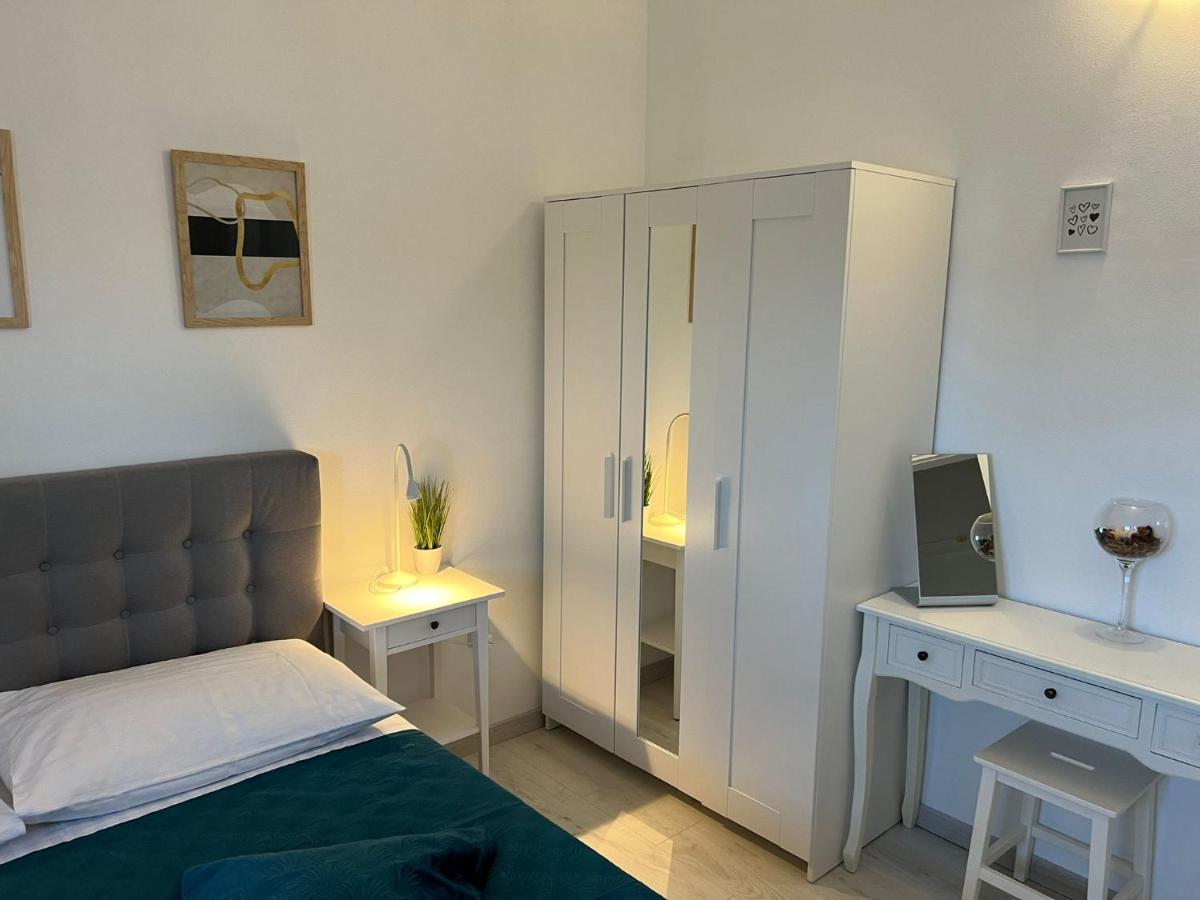 Apartments And Rooms Lorena 236 Rovinj Bagian luar foto