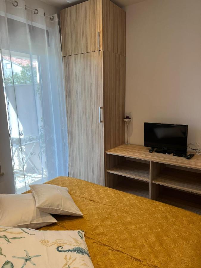 Apartments And Rooms Lorena 236 Rovinj Bagian luar foto