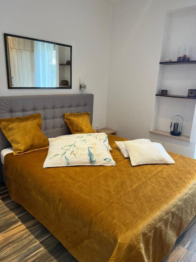 Apartments And Rooms Lorena 236 Rovinj Bagian luar foto