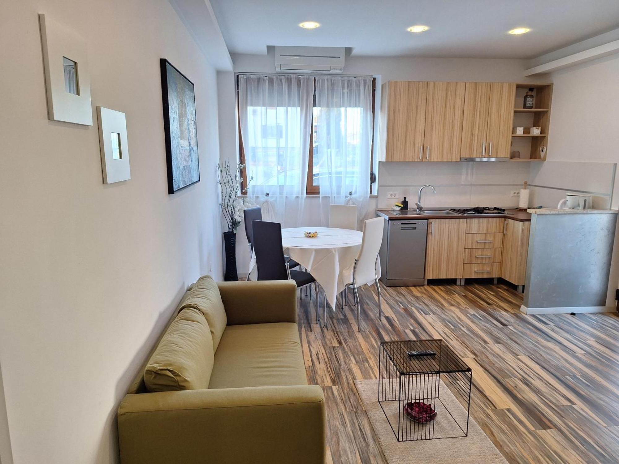 Apartments And Rooms Lorena 236 Rovinj Bagian luar foto