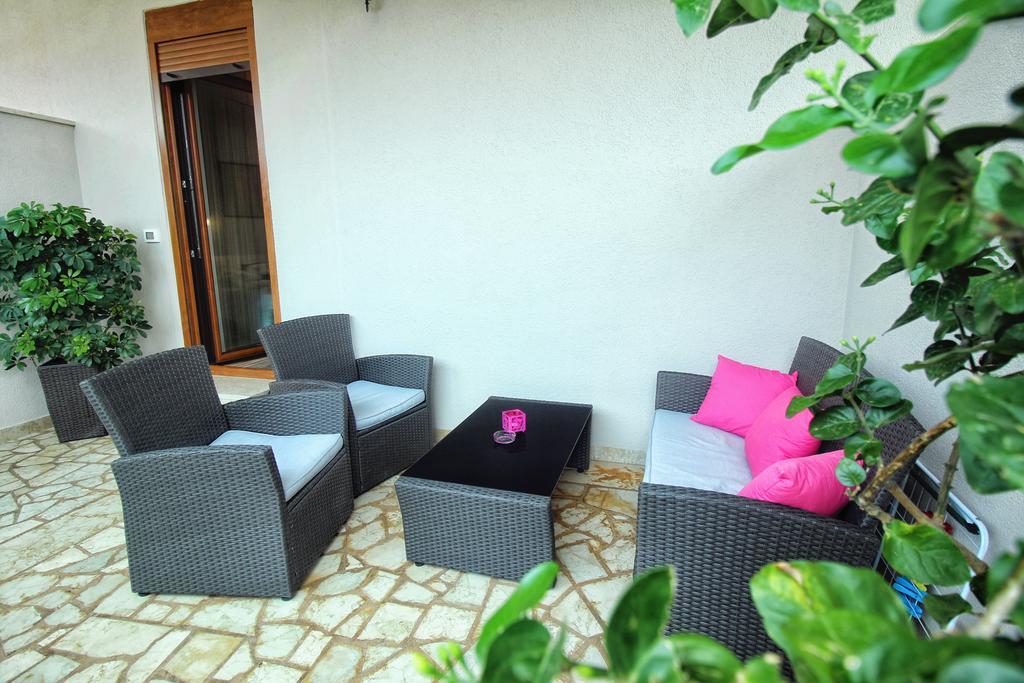 Apartments And Rooms Lorena 236 Rovinj Bagian luar foto
