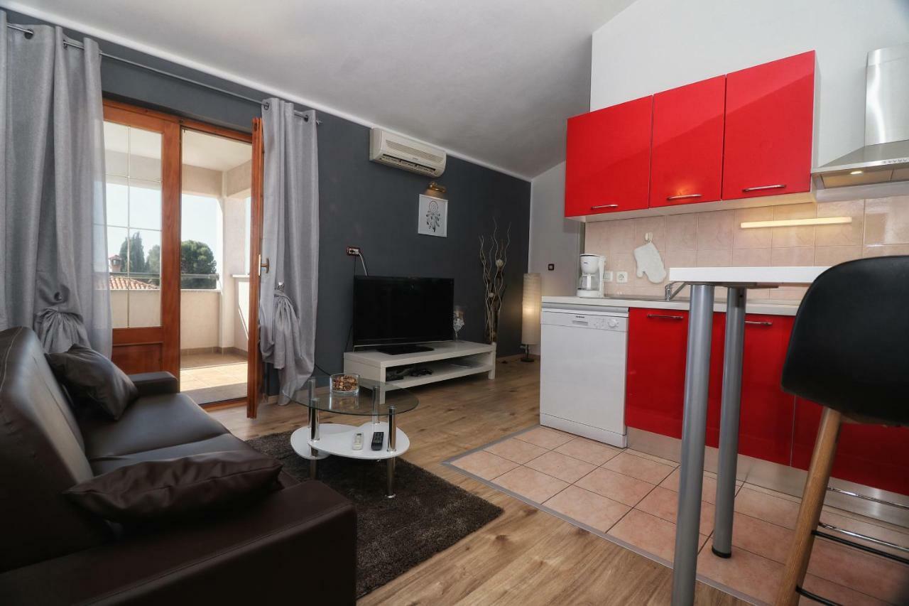 Apartments And Rooms Lorena 236 Rovinj Bagian luar foto