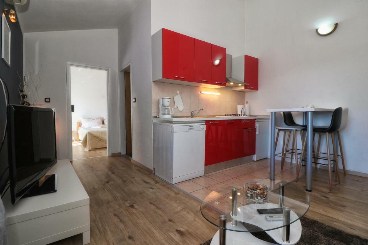 Apartments And Rooms Lorena 236 Rovinj Bagian luar foto