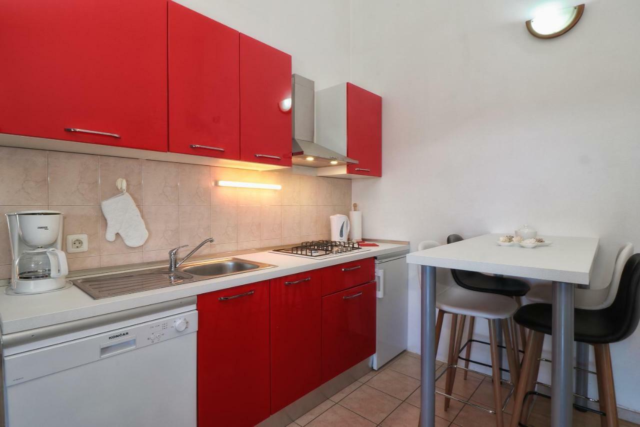 Apartments And Rooms Lorena 236 Rovinj Bagian luar foto