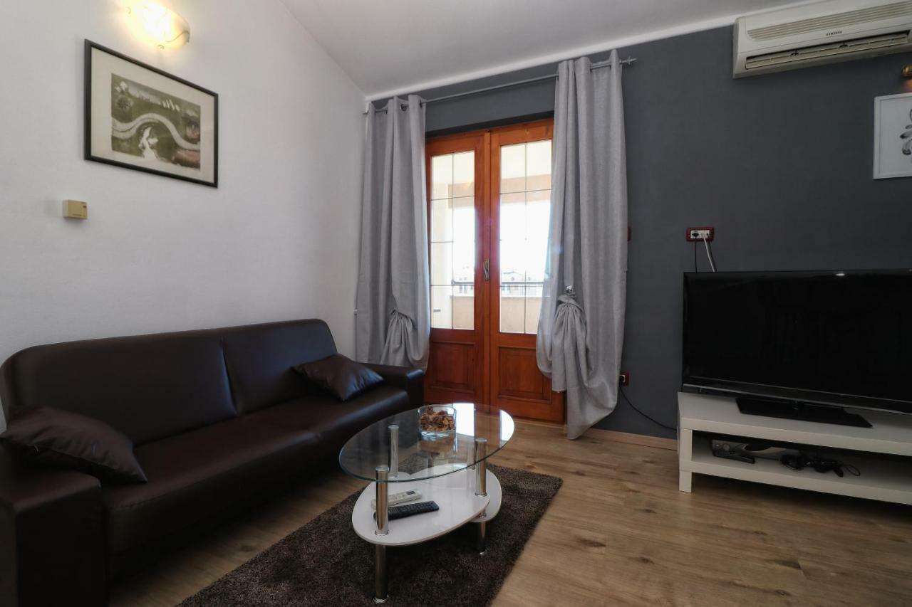 Apartments And Rooms Lorena 236 Rovinj Bagian luar foto